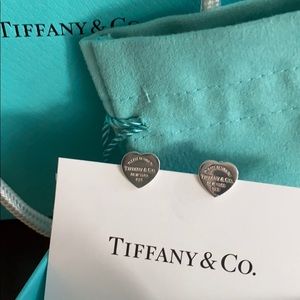 Return to Tiffany stud earrings